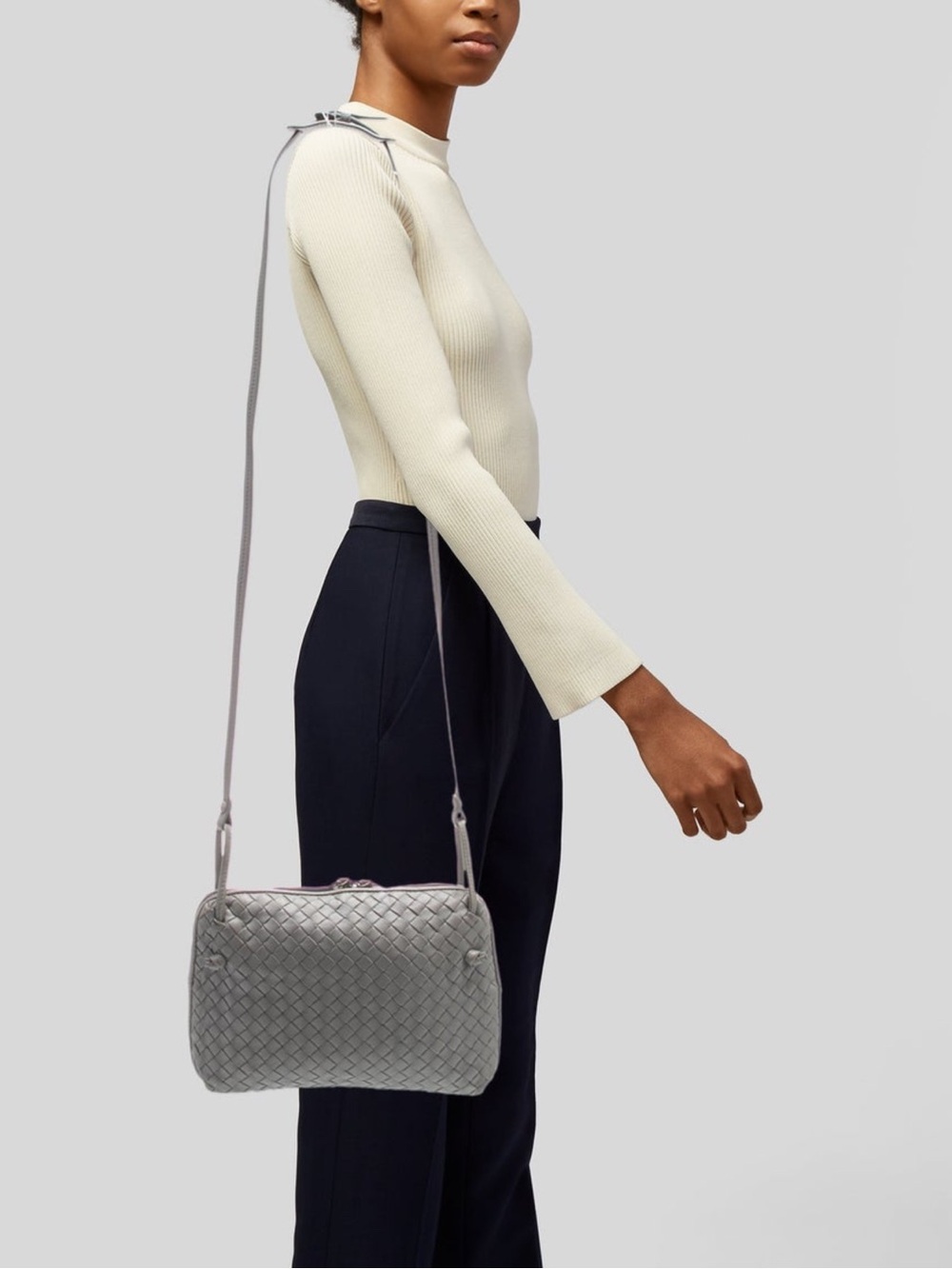 Bottega Veneta Intrecciato Nodini
Leather Crossbody Bag - Light Gray